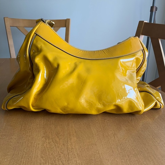 HOT 🥵 Vintage GUCCI Yellow 💛 Patent Leather Hobo Silver Hardware Bag Purse!! - Picture 7 of 17